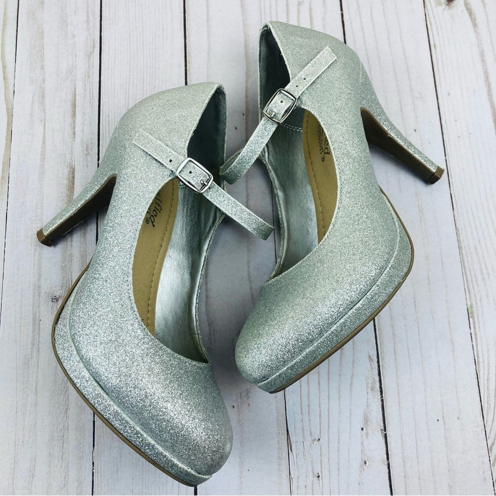 Comfy Silver Glitter Pump Heels 7.5